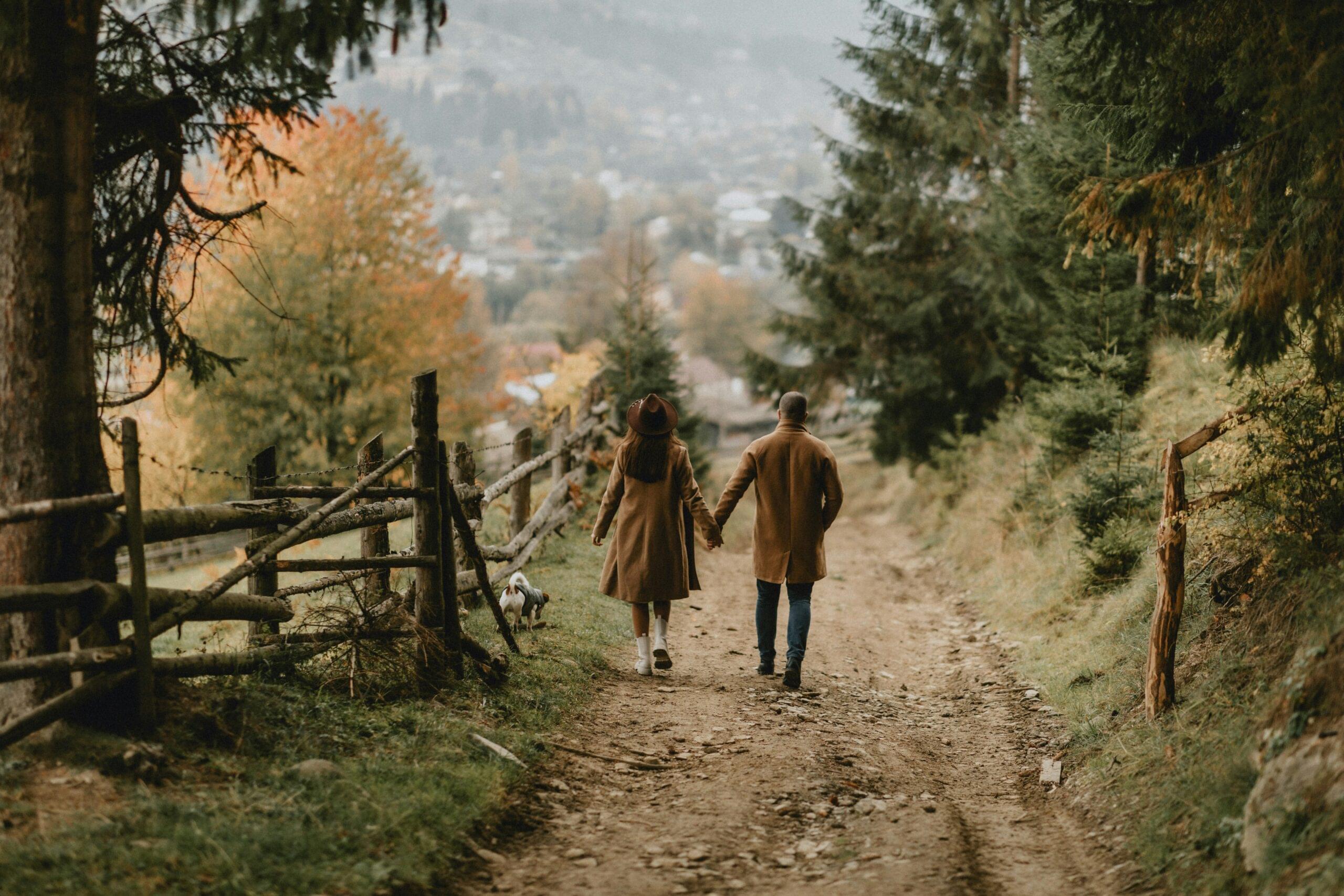 Discover 30 romantic and fun fall date ideas for couples that’ll bring you closer and make this autumn unforgettable.